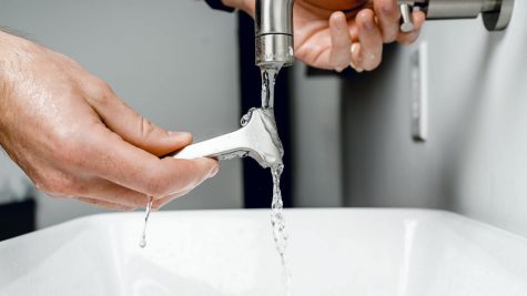 Các bước vệ sinh dao cạo râu để bảo vệ da của bạn