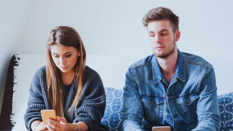 Phát hiện đối phương ngoại tình: Bạn cần làm gì?