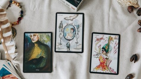 Bói tarot tình cảm tháng 2: Nhiều cảm xúc bất ngờ!