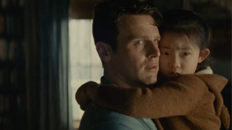 Review "Knock at the Cabin": Tác phẩm thiếu điểm nhấn