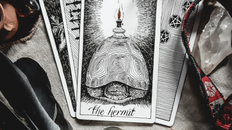 Bói tarot tháng 4: Công việc của bạn biến chuyển thế nào?