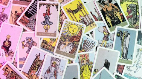 Bói Tarot tháng 4: Mối quan hệ của bạn thay đổi thế nào?