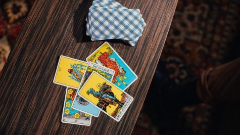 Bói Tarot tháng 6: Mối quan hệ của bạn thay đổi thế nào?
