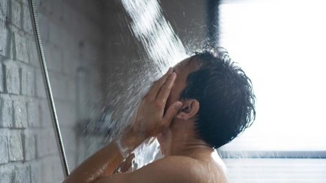 Những thói quen không tốt mà nam giới thường mắc phải khi tắm